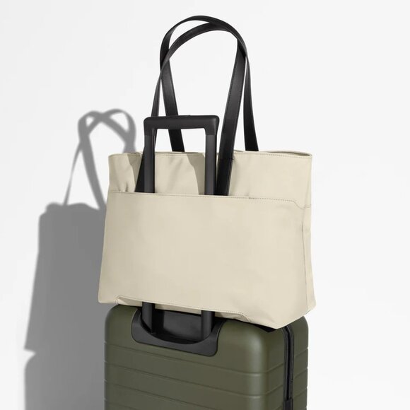 AWAY - The Everywhere Tote Salt White Colour - Picture 5 of 7